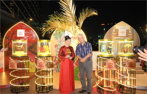 历史学家Duong Trung Quoc评论多哈玻璃金猫| 皇家富贵